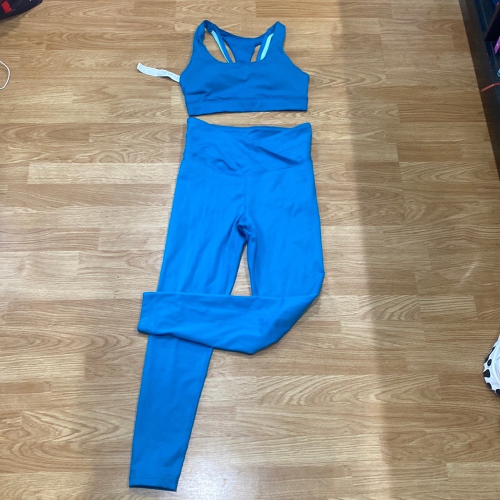 Ellie Active set! Size M! 💙 worn once